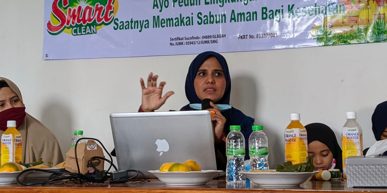 Pesantren Life Skill Daarun Najaah Adakan Pelatihan Wirausaha Pembuatan Sabun Ramah Lingkungan dan Kesehatan